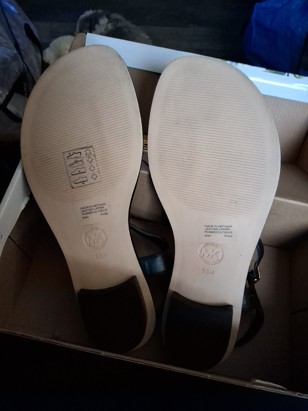 michael kors black sandals size 8.5