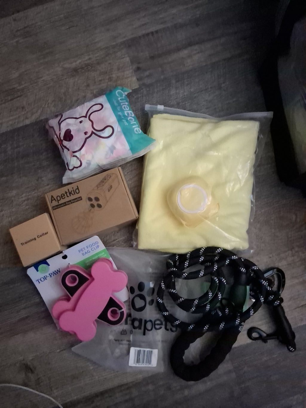 Bundle of 6 Assorted Dogs Items Please Read Descriptions 